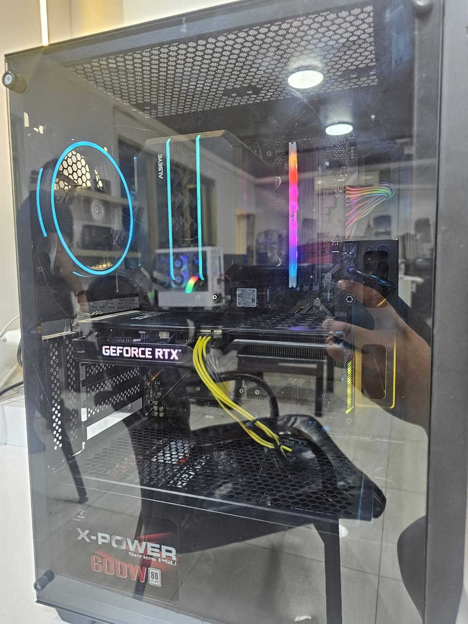 للبيع تجميعة مرتبه ونظيفه وياه شاشة 
السعر 900 الف 

INTEL CORE I5 10400F

ASUS TUF GAMING B460-PLUS

ALSEYE M90 AIR COOLER

ADDGAME 1X16GB RGB 3200 MTS DDR4

NVME 512GB GEN4
SATA SSD 128GB
SATA HDD 1TB WD BLUE

Gainward RTX 3050 OC 8GB 

PSU 650W XIGMATIC 

CASE ALSEYE PHANTOM 1.0

VIEW SONIC XG2405 IPS 144HZ 24INCH 1MS

عنواني بغداد شارع الصناعه تكدر تجيني للشركة تفحصه براحتك
***********
