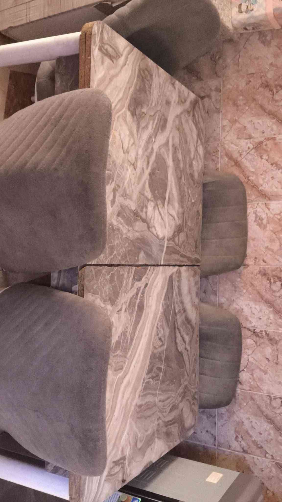 غراض مستعمله للبيع
تخم قنفات
سيت طبلات
ميز تلفزيون
طاولة طعام 
كنتور مع جربايه مع ميز مرايه
للتواصل رقم الهاتف: ***********
