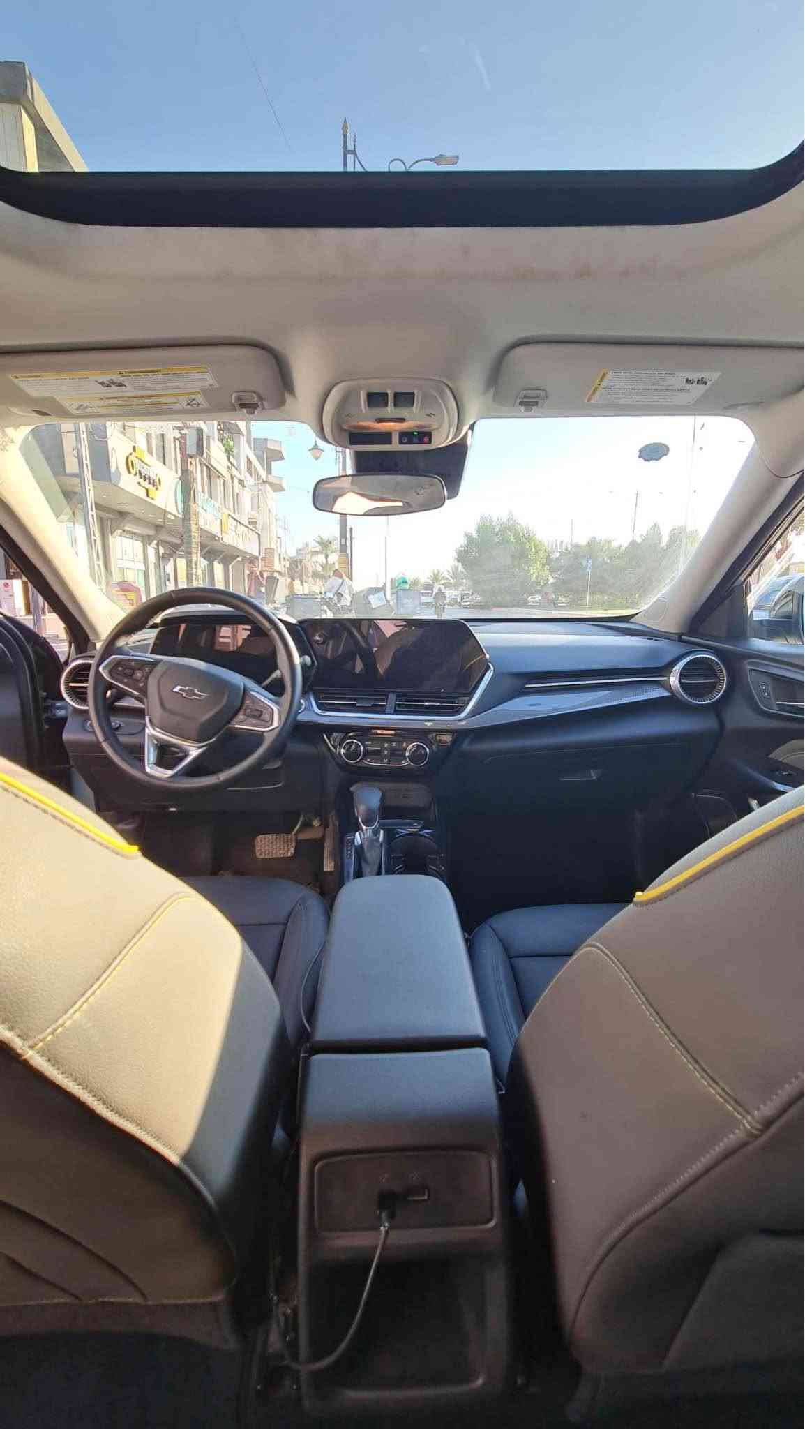 💚 بسم الله الرحمن الرحيم 💚
الحلوة للبيع 💚
شوفرليت تراكس ٢٠٢٤ اكتيف 💚
محرك : 1200 Turbo 
3 سلندر

حادثها : تبديل دعامية أمامية نفس اللون بلادية مال Activ فقط وبارد بجاملغ الخلفي يعني سيارة بدون صبغ 

اللون : أخضر مميز 💚

 عداد المسافة : 30km الف 

المواصفات : Activ 1/1 فوول 💚

( كشن كهربائي ، كشنات تدفئة، سلاید فتحة ، شاحن وايرلس لاسلکي ، ابواب بصمە ، تشغیل عن بعد ، دخول ذکي، بصمە تشغیل ، کیج الکتروني کامل ، لایتات لید و زنون ، بك لایت لید  ،رادار امامي  ، کامیرا خلفيە، حساسات خلفي, کشنات هیتر جلد کهربائي ، تدفئة استيرين ، اندرويد أوتو ، أبل كاربلاي ، تحديد مسار ، مثبت سرعة ، نقط عمياء ، ) 
العنوان : كربلاء المقدسة 
السيارة حرة بدون رقم تترقم أي محافظة 
رقم التواصل*********** بي واتساب كربلاء, العراق
