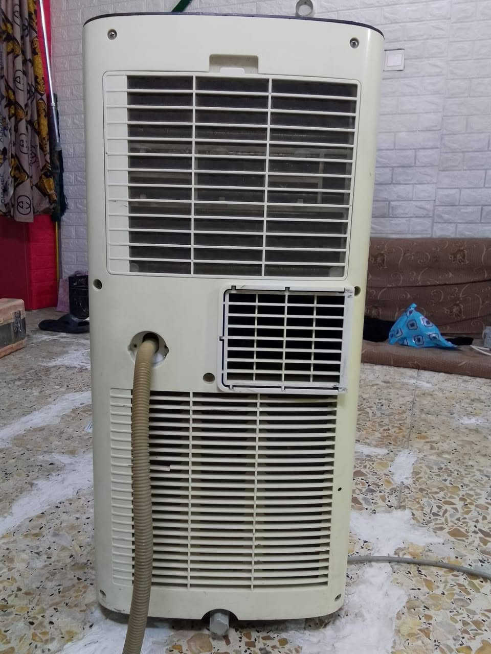سبلت للبيع كومفي واحد طن تبريده ثلج شرط تفحص ياله تاخذهه السعر ٢٥٠ألف
صوبه زيتيه الاصليه للبيع سعره ٨٥ألف وبيهه مجال الموبايل ***********واتساب
