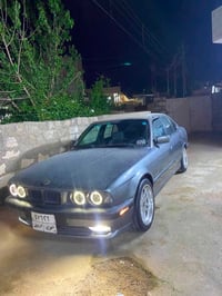 BMW مؤديل 1990 مةكينه20ي گير عادى دو چاملغي  پيشى گؤراوه زؤر توند و تؤ...
