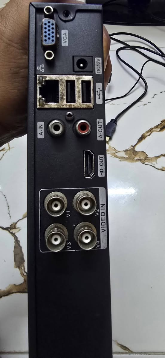 جهاز كاميرات مراقبة نوع nvr 
دقة 2 ميجا 
شغال كامل بالشرط وعندي فيديو للتشغيل مالته الي ايريدة يجي خاص 
بدون هارد 
سعر 15 الف
عنوان كركوك
***********
يوجد توصيل لجميع المحافظات
