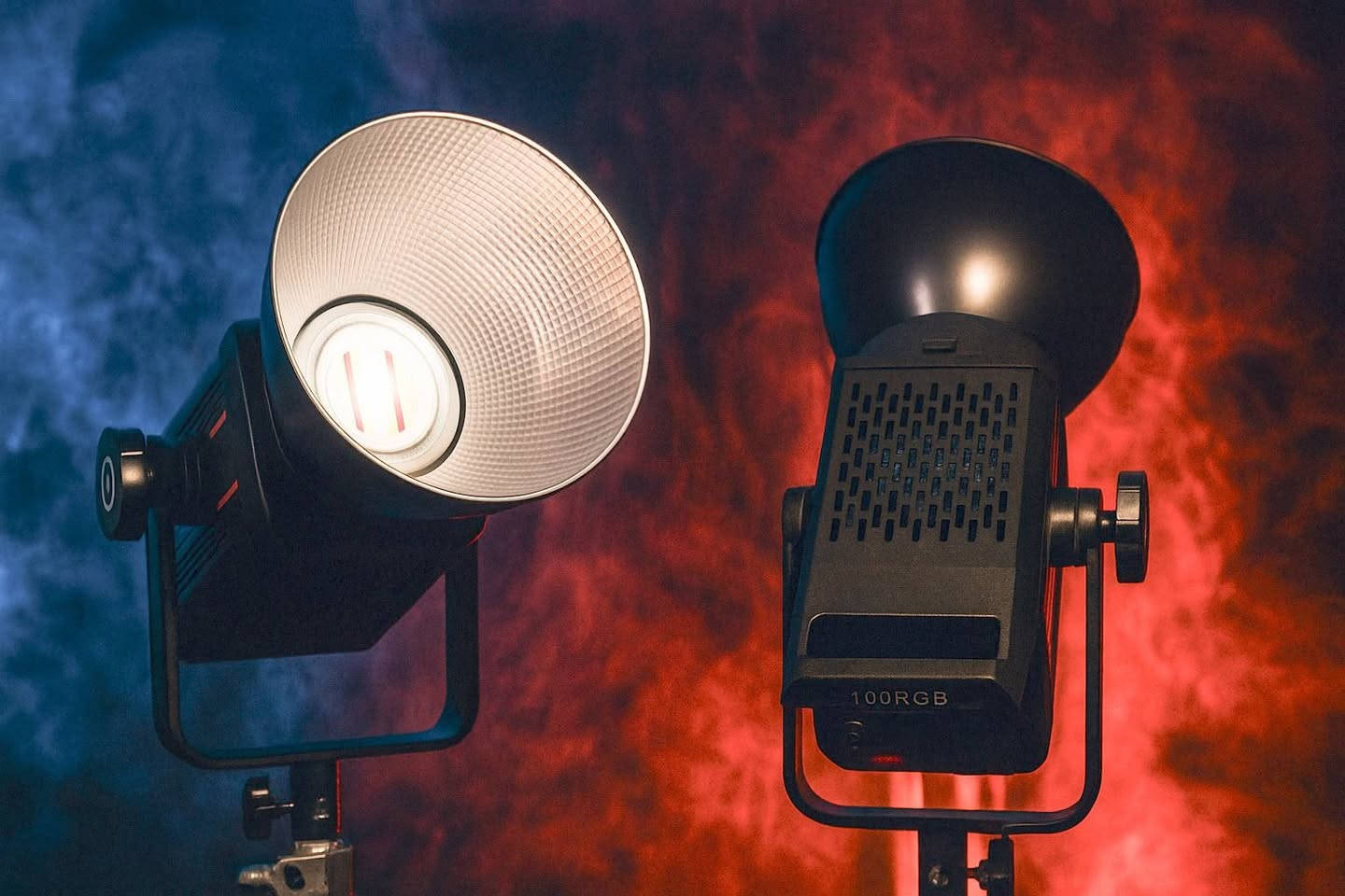 اضاءة مستمرة 100  واط RGB   ضمان سنة
تحكم تطبيق موبايل  و تحكم ريمونت 
افكتات سينمائية 30 
تدرج لوني و تحكم بقوة الاضاءة 
يشتغل كهرباء 
جديد متوفر توصيل  لجميع محافظات العراق  
***********
