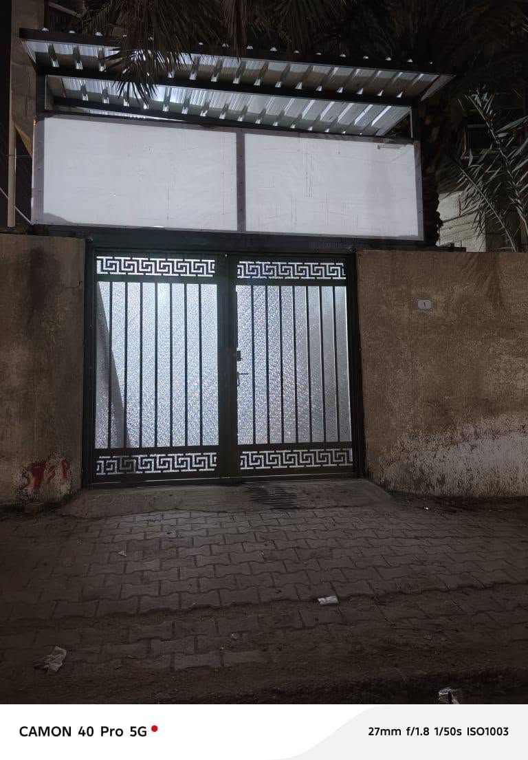 السلام عليكم من رخصة صاحب الكروب 
أعمل كافة الحداده بيبان سقايف شبابيك 
الحداد أبو حسن ***********

نص مكتوب في الصور:
- CAMON 40 Pro 5G 27mm f/1.8 1/50s ISO1003