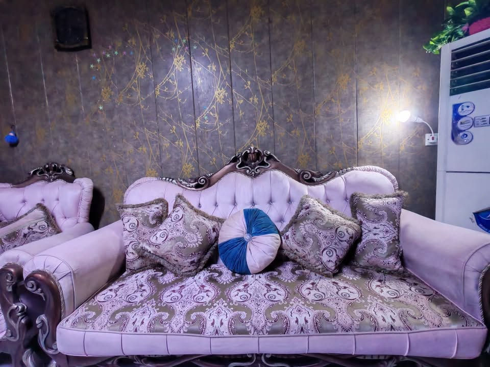 تخم  ١٠ مقاعد نظيف جدا سعره ٧٠٠ مكانه بغداد دولعي الخطيب موبايل ***********
