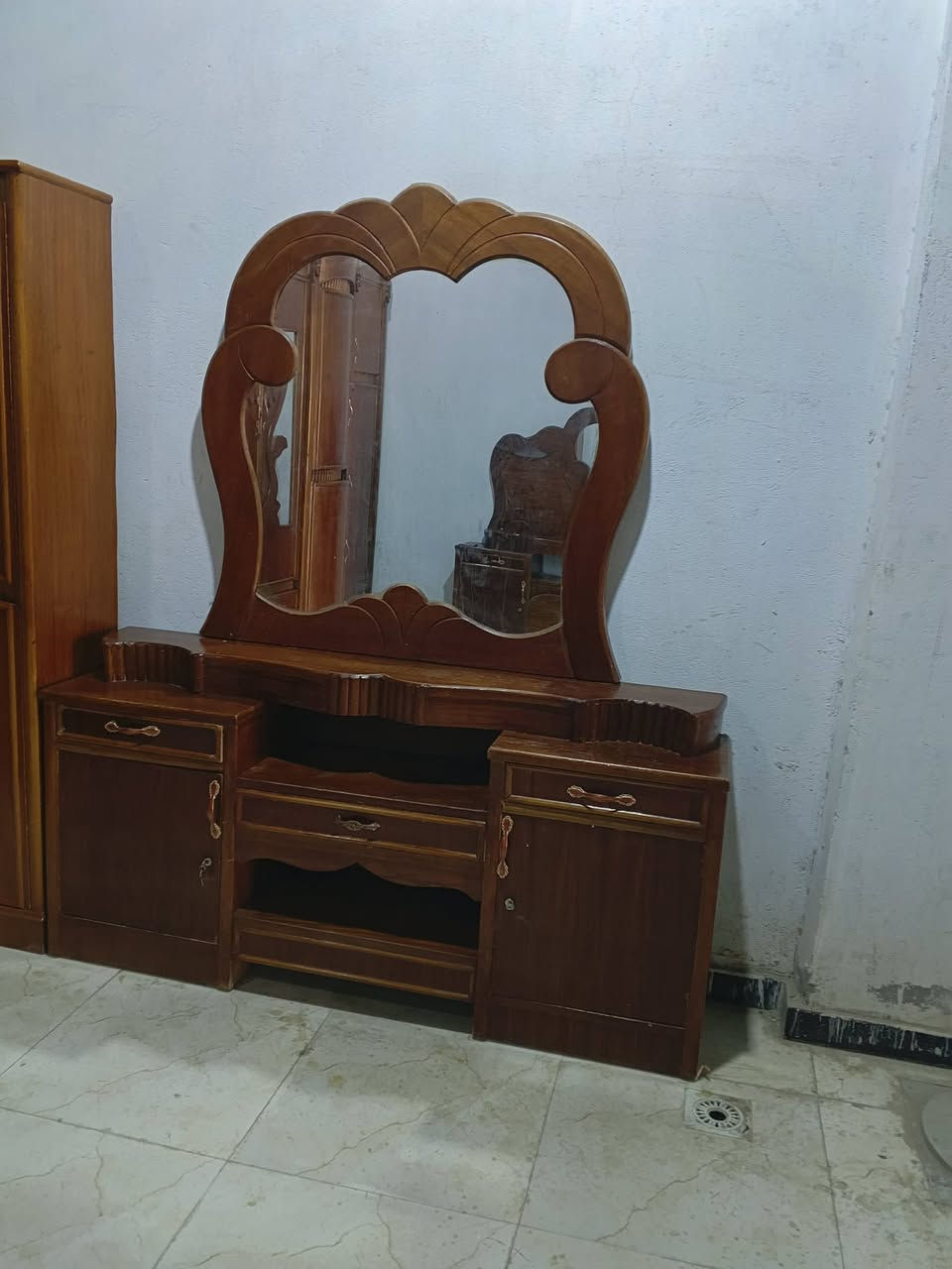 غرفه تسكام طابقين بيبان متقطعه صاج داخل وخارج مكان نهاوند الاربع سايدات قرب عياده الاسنان نشتري جميع الغرف العراقيه والتركيه وكناتير دز خاص
***********
