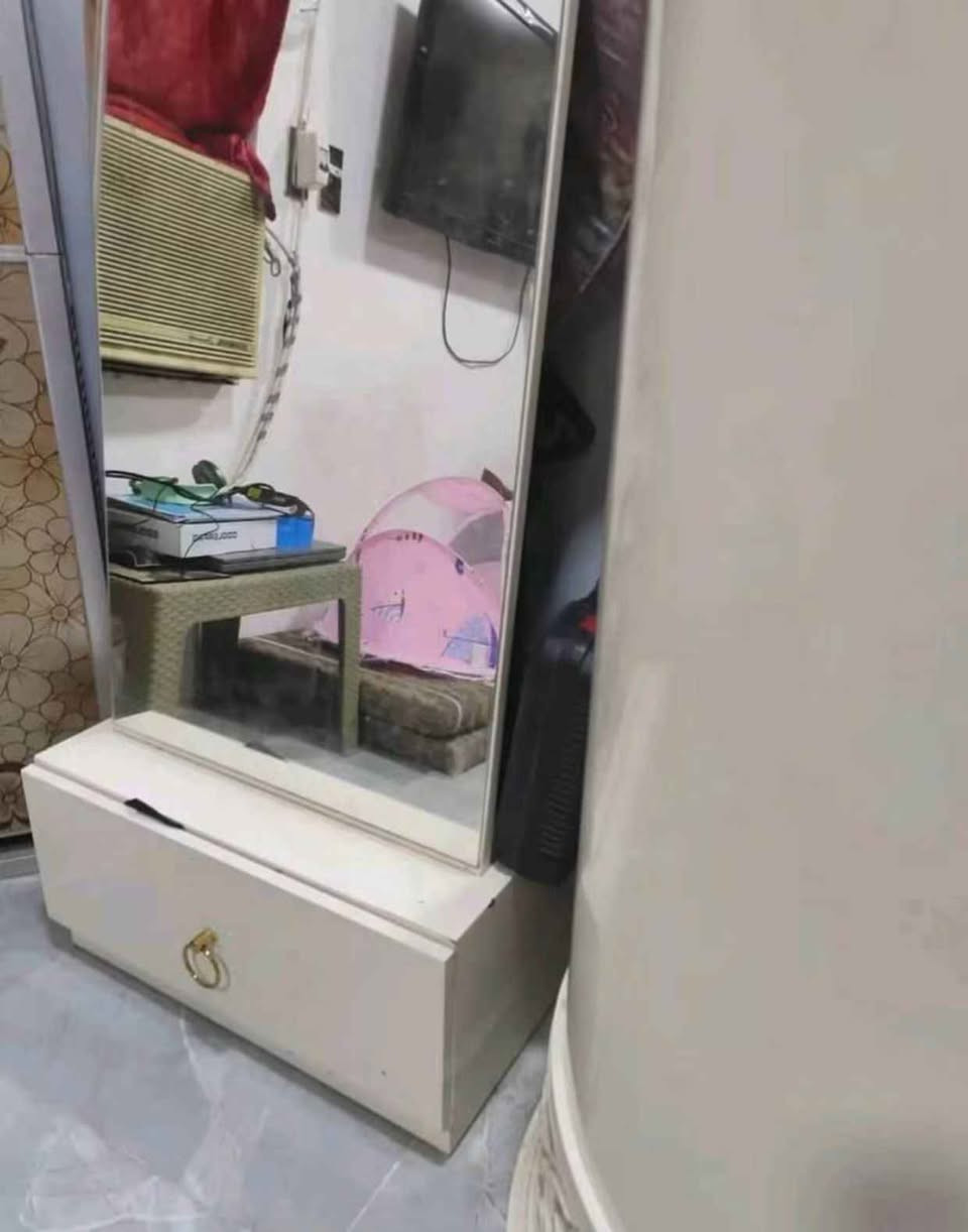 للبيع غرفة نوم مستعجل
السعر : 550 الف وبيها مجال
الحالة : نضيفة 8 قطع مابيها شي
المكان النجف
للتواصل: ***********
تفاصيل الغرفة:
8 قطع كاملة
نضيفة 
البيع مستعجل النجف, العراق
