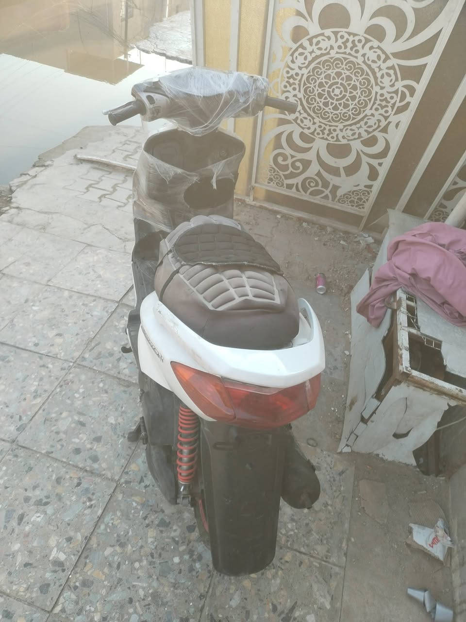سلام عليكم سكنس نثيه طفت فجأة ابيع على وضعها أوراقها موجوده السعر ٣٥٠ وبيها مجال حك الجيه
مكانها بغداد الجديده ***********
