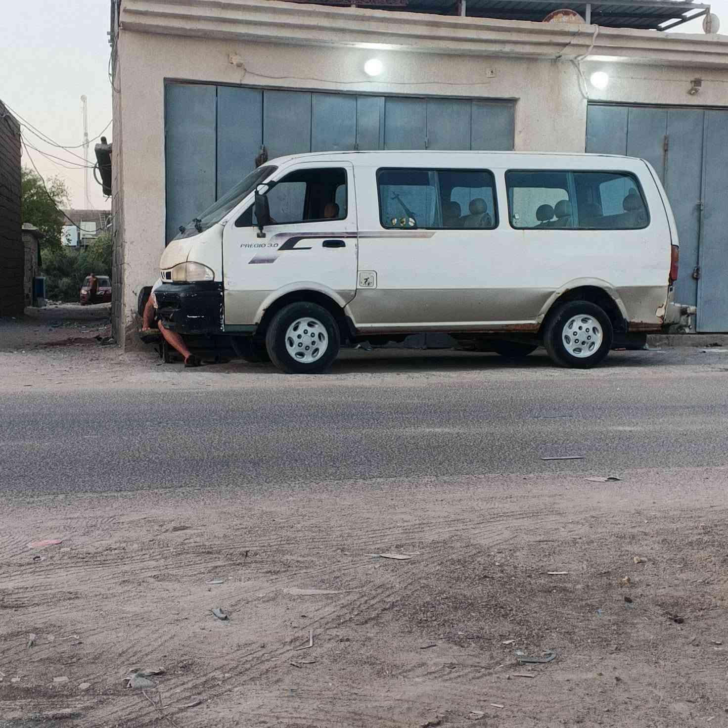 سلام عليكم، بريجو مديل ٢٠٠١ معلايه ٦،رقم احمر ابيع بدون تحويل سياره بديه حلو دواخل حلوه وجاهزه محرك جديد وناعم العنوان بصره ابي الخصيب ***********/السعر ٢٢ ورقه
