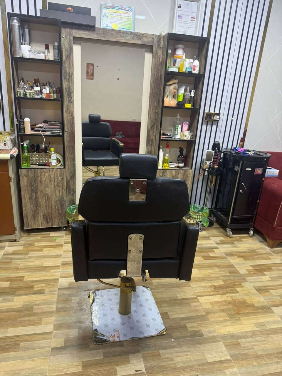 السلام عليكم صالون البيع سعر ع خاص
