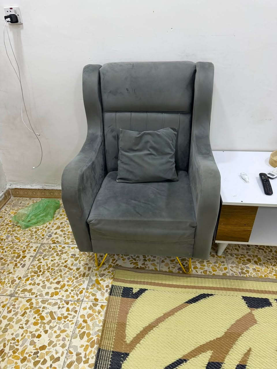 نص تخم
نضيف بدون اي ضرر
السعر ١٢٥ الف 
***********
