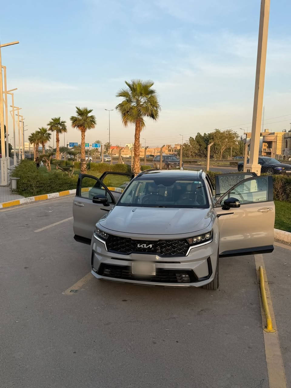 سلام عليكم سورنتو موديل 22. وراد امريكي مكينه 2500 تيربو بدون ايرباك بدون دواخل فول مواصفات واحد على واحد حادث جاملغ امامي ايسر وربع الصندوق الخلفي  اشاير بل مري. بنرامه تحكم استيرن جهتين السياره 1/1. مكاني بغداد.   ***********
