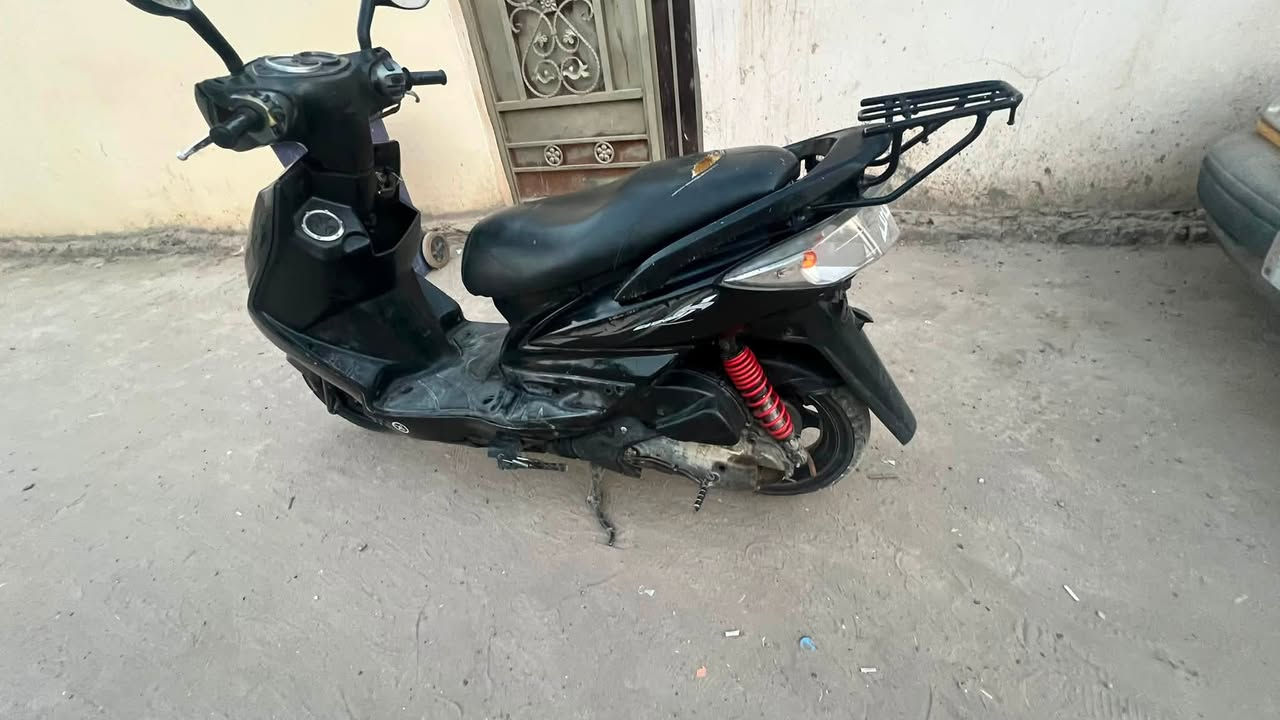 السلام عليكم
سكنس فحل كوري

الدراجة مكينتهة نظيفة ممفتوحة

عليها ادامة كاملة كلجات و فلاتر تايرات نظيفة

مكينة خرسة شلعة ومعدل جيد جداً

مكان بغداد قرب الجزيرة السياحية 

السعر 675 الف بيها مجال بسيط 

***********
