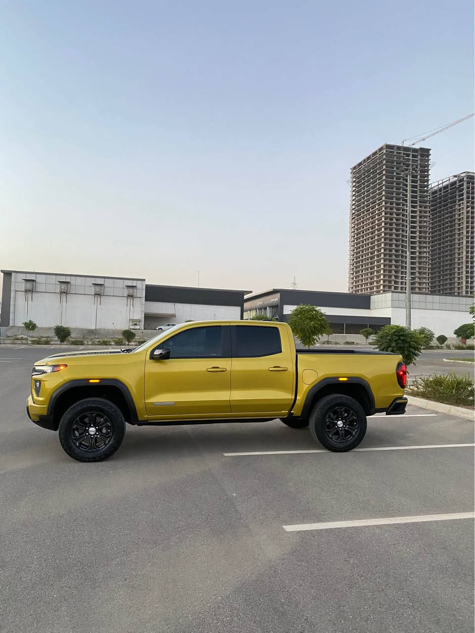 🚨 GMC CANYON ELEVATION 2024 🚨

🛻 GMC Canyon Elevation 2WD
‎📅 موديل: 2024
📍 Crew Cab – Short Box
‎⚙️ المحرك والأداء:
‎• محرك 2.7 لتر TurboMax
‎• 4 سلندر تيربو
‎• قوة 310 حصان 🔥
‎• عزم 430 lb-ft
‎• ناقل حركة أوتوماتيك 8 سرعات
‎• استهلاك تقريباً 19 داخل المدينة / 23 طريق سريع / 20 مختلط MP

‎✨ التجهيزات
‎• شاشة وسطية 11.3 إنش
‎• شاشة معلومات للسائق 11 إنش
• Apple CarPlay 📱
• Android Auto
• Bluetooth
‎• كاميرا خلفية HD
‎• حساسات وأنظمة أمان حسب التجهيز
‎• مثبت سرعة
‎• تشغيل ودخول بدون مفتاح
‎• زر تشغيل
‎• إضاءة LED
‎• جنوط ألمنيوم 18 إنش
‎• نظام تعليق مرتفع Off-Road Suspension
‎• مقاعد قماش
‎• تحكم بالمقود
‎• نوافذ ومرايا كهربائية 
‎سيارة ب سعر كلش مناسب لون مميز 
‎ضررها فقط جاملوغ و نص باب صبغ بدون دواخل بدون ارباكات باقي گير-محرك-دواخل-كهربائيات كفالة 
سعرها 248$ ورقـــة و مجال 
‎للأستفسار اتصل على هذا الرقم 
‎كورك-واتساب
*********** سميل, دهوك
