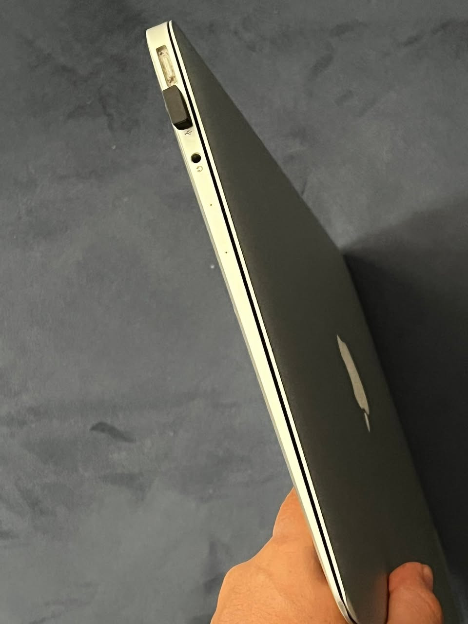مكلف بالنشر 
💻 لابتوب للبيع (Core i5)
• المعالج: Intel Core i5 (2015)
• الرام: 4GB
• الذاكرة: 128GB SSD (سريع جداً)
• الشاشة: 14 بوصة
✨ الاستخدام: ممتاز للدراسة، التصفح، وبرامج الأوفيس (Word/Excel).
💵 السعر: [300] بيهة مجال لشراي 
📍 الموقع: [كربلاء يوجد توصيل جميع المحفظات]
📞 للتواصل: [***********]
