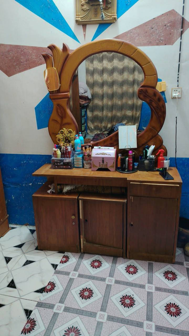 للبيع كنتور 5وميز مرايه وزاويه 300بيه مجال قليل حك الجيه مكاني رضويه *********** ما متواجد عل فيس
