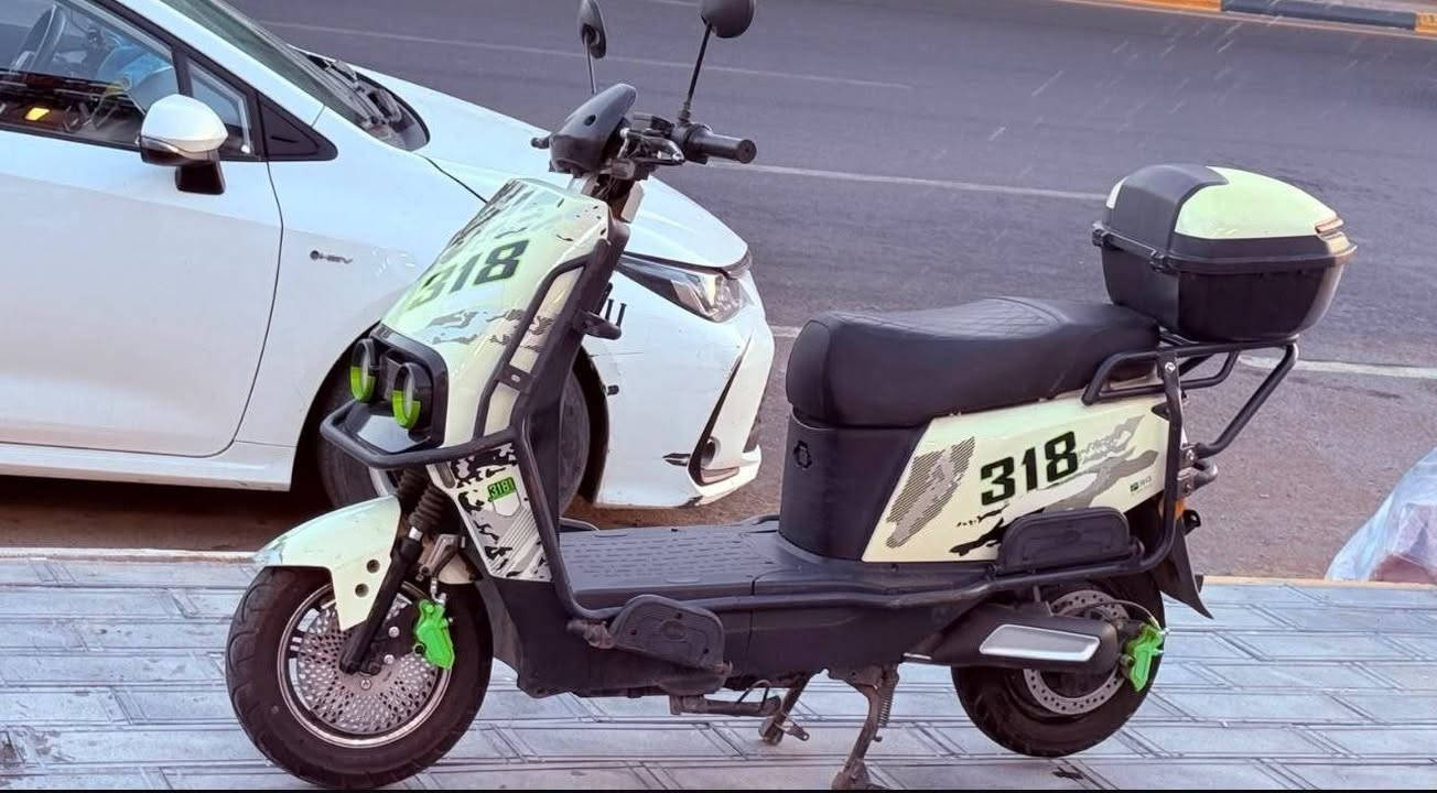 دراجه للبيع شحن بس بدون بطاريات تاخذ خمسه بطاريه السعر دراجه 250 وبيها مجال دراجه كلش كلش نظيفه بس تبديل باتري العنوان بغداد ساعه عدن رقم التلفون***********
