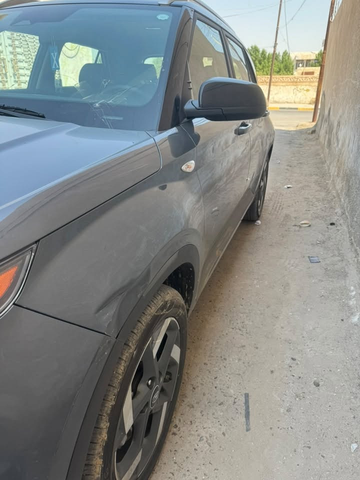 هونداي فينو موديل24لمتيد توكلر
بيها بارد بجاملغ الايسر وبالباب الخلفي على كد اربع اصابع …

3انظمه قياده 

تشغيل عن بعد 

تدفئه كشنات 

رادرات جانبي وامامي 

شاشه كار بلي 
السعر 143$
***********
