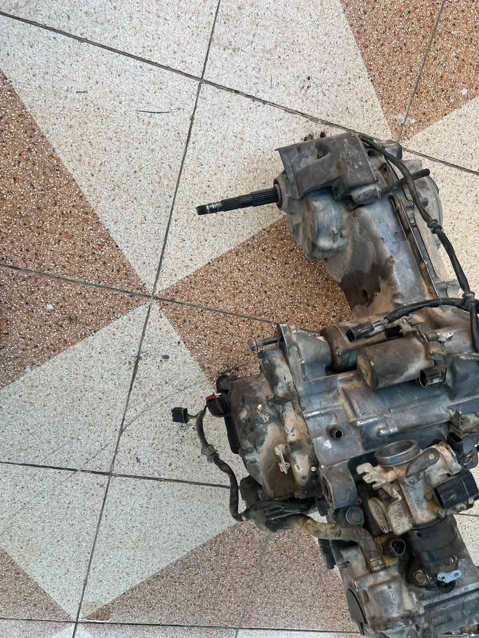 سلام عليكم مكينه صفر عشره شغاله وكل عيب مابيه لمكينه امبدل بيه فقط زنجيل واني بدلته بيدي شراي خاص او اتصال***********
