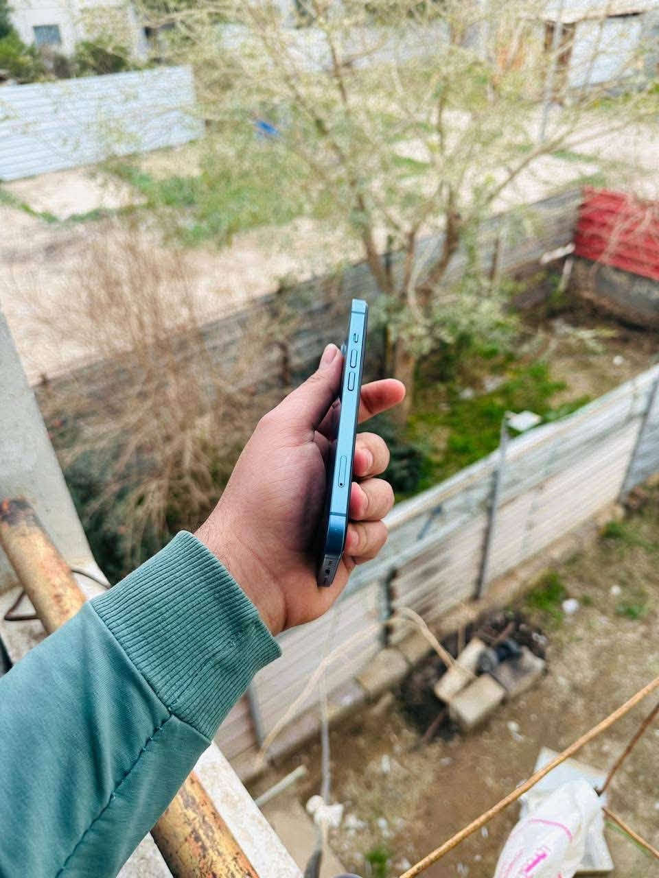آيفون ١٣ • ١٢٨ • شاشة مبدل