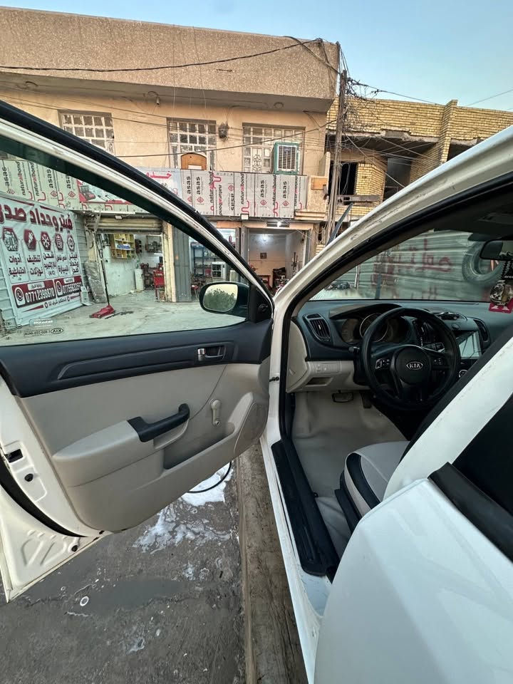 فورتي موديل 12 وارد امريكي
صبغ قطعة وحدة فقط مبدل دعامية حادثها امريكا

سيارة نظيفة حدادية جديدة ، دوشمة جديدة حديثة

شاشة كار بلي 

سيارة مال طالب لا مشتغل بيها تكسي ولا خط ولا كلشي بس روحه وجيه لجامعته

بيها كم رصعة 

وانضربت من جهة العبري ترجع ع البارد

وشخطة ما واصله للصبغ ثاني باب جهة سايق مثل ما موضح كدامكم بلصور شاخطها ابو غاز

مكاني بغداد، 

شراي اتصل علي وبيك خير وتدلل

***********
