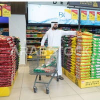 محل سوبر ماركت • مجهز بالكامل • قريب من المدارس