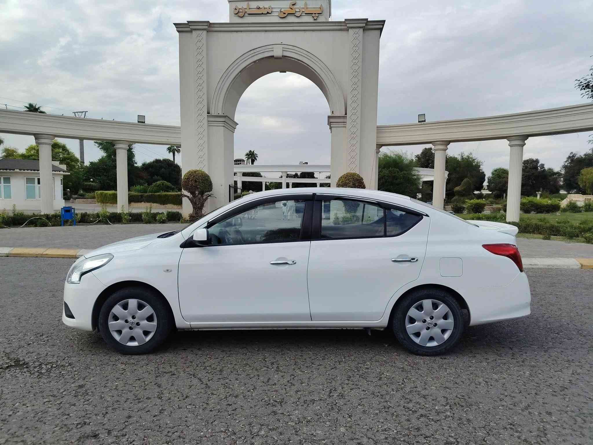 نيسان سەنی 
مۆدێل 2021 سەیارەکە تابلێی جوانە یەک دینار مەسرەفی تێدا نیە تەنها 60هەزار ڕۆیشتووە ، هەزە و سەنەوی و هەموو شتێکی تازە نوێ کراوەتەوە و بەناو خۆمە  تاکو کۆتایی 2031 سەیارەکە یەک دەستەو بۆخۆم لە شەریکە دەرم هێناوە ، جەمپێکی بچوکی هەیە لەدواوە و تەنها   
دەحامی دواوەی سبوغە ، سعری 112 وەرەقەیە 
***********
