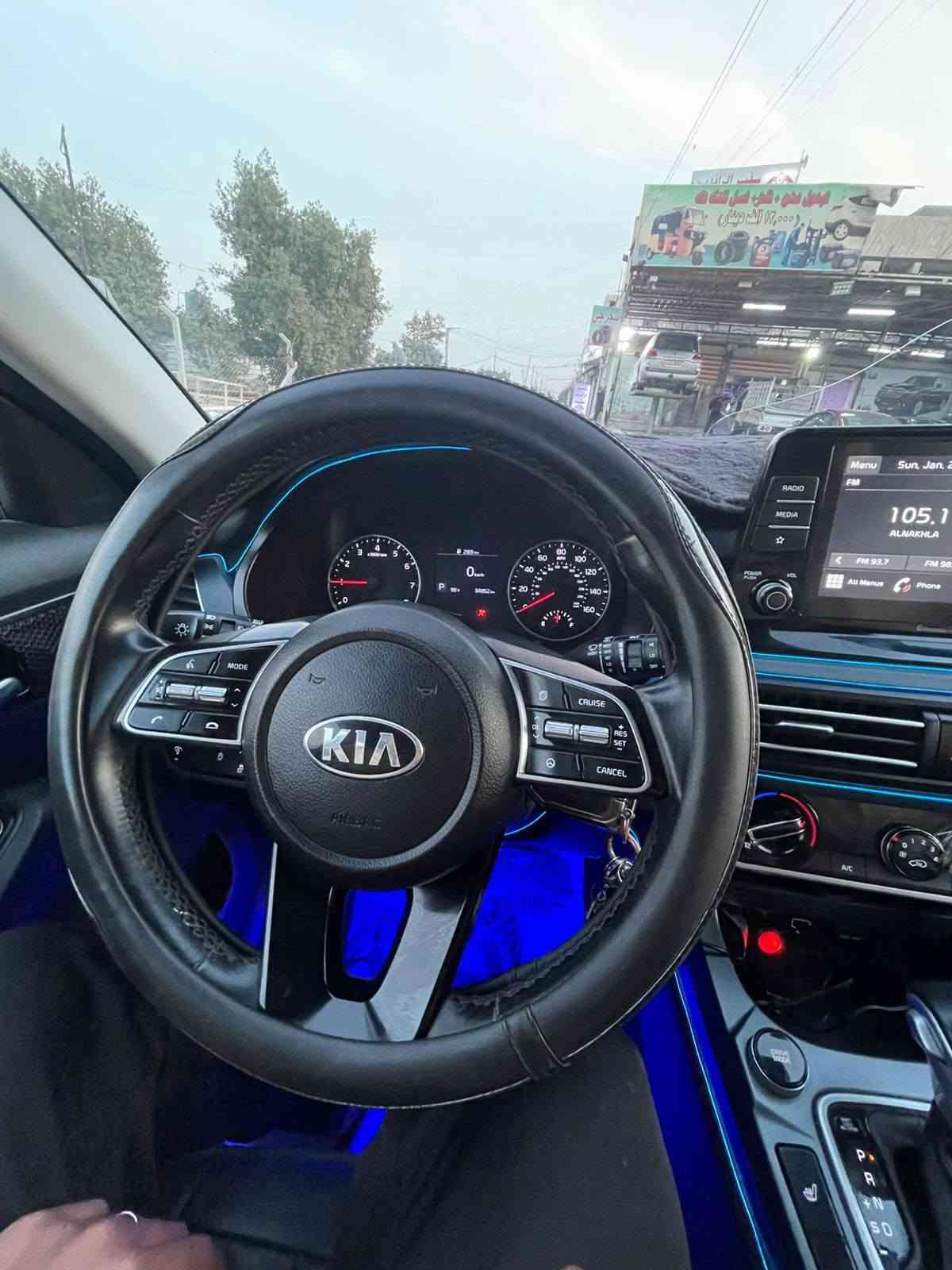 السلام عليكم كيا سليتوس امريكي حادث بنيد فقط بدون دواخل ماشيه ٣٠ ميل مكاني بغداد الدوره *********** واتس سعر ١٦٠ ورقه رقم مميز بغداد ولون مميز
