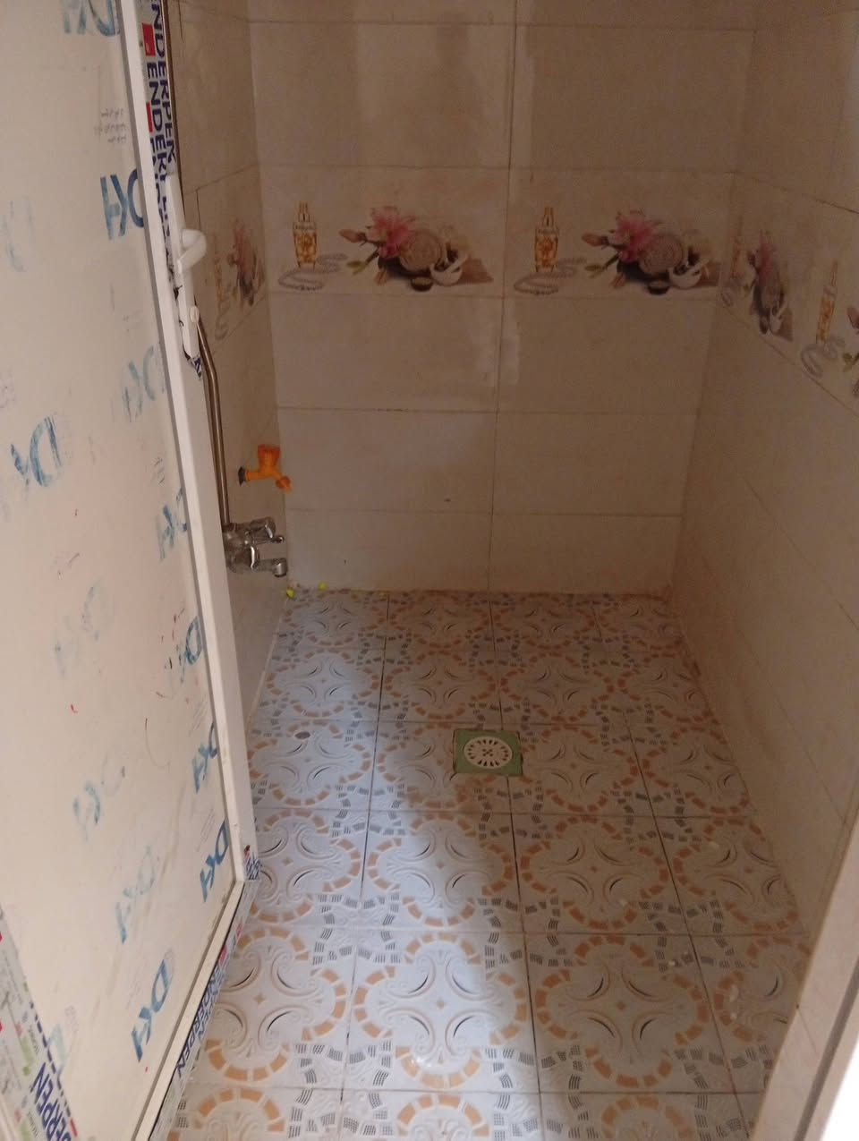 بيت لإيجاد مساحه 64 متر طابق واحد يحتوي على غرفه وصاله ومطبخ وحمام عدد 2 وطارمه العنوان كربلاء المقدسة قرب مدينة ألعاب ضوء القمر الاتصال على الرقم ***********
