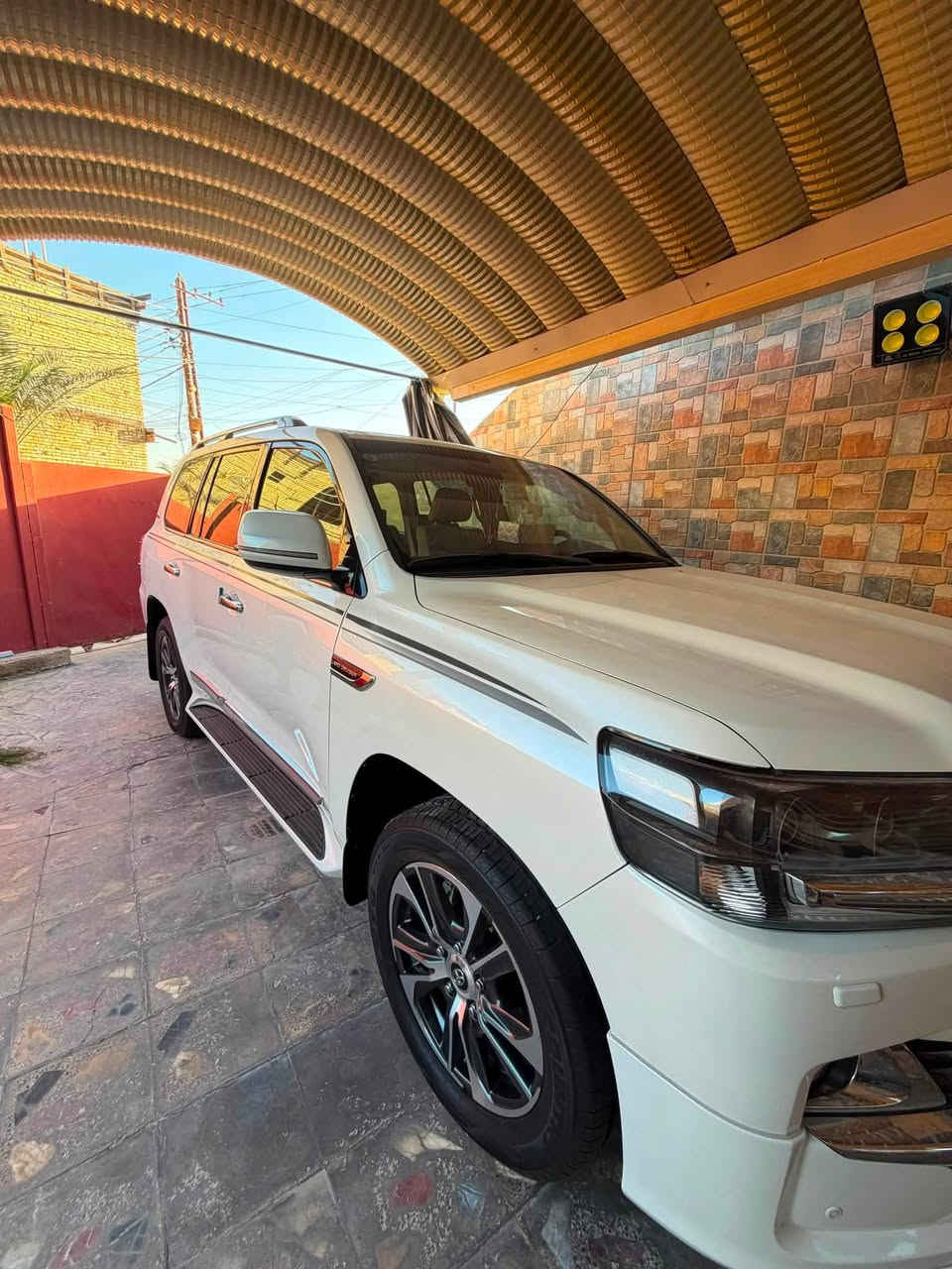 للبيع لاندكروزر GXR Grand Touring Limited موديل 2020

• اللون: أبيض صدفي شذرة
• الممشى: 27,000 كم فقط
• المحرك: V6
• السيارة نظيفة جداً وبتراب الوكالة
• بارد بدون صبغ، حسب فحص السونار
• تكحيلات بسيطة بالدواسات
• المواصفات كاملة GXR Grand Touring Limited
• السيارة استخدام نظيف جداً

السيارة بحالة ممتازة، والممشى قليل جداً بالنسبة للموديل، 

السعر 54,600$ بيها مجال بسيط جداً
للتواصل على الرقم***********
