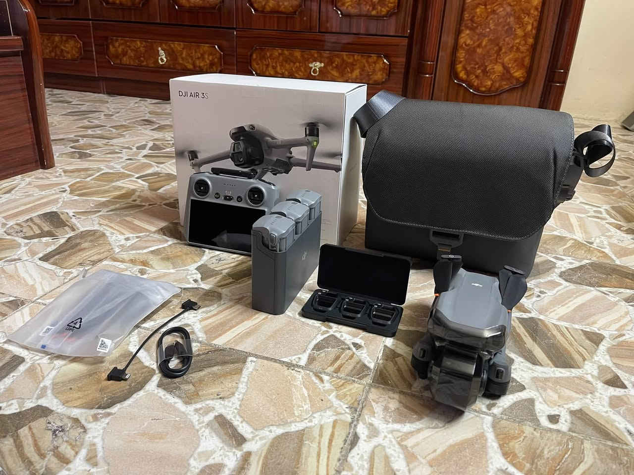 السلام عليكم
درون dji air3s  كومبو اخت للجديده لا فتح لاشخط طايره 4 مرات فقط بعدهه بالكارتون 

السعر 2300 عراقي 
المكان بغداد

للتواصل *********** لا يوجد توصيل
