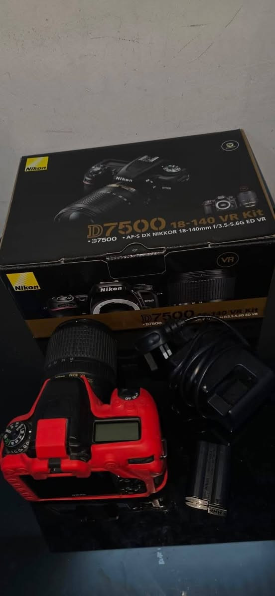 📸 للبيع كامرة Nikon D3400
✅ كامرة أصلية بحالة ممتازة جداً
✅ عدسة زوم مرفقة 18-55
✅ بطارية وشاحن أصلي
✅ كارتون موجود
✅ مناسبة للتصوير الاحترافي وتصوير المناسبات والجلسات
الكامرة نظيفة وجاهزة للعمل بدون أي مشاكل.
📩 للاستفسار راسل الصفحة
📞 أو اتصل على الرقم: ***********
