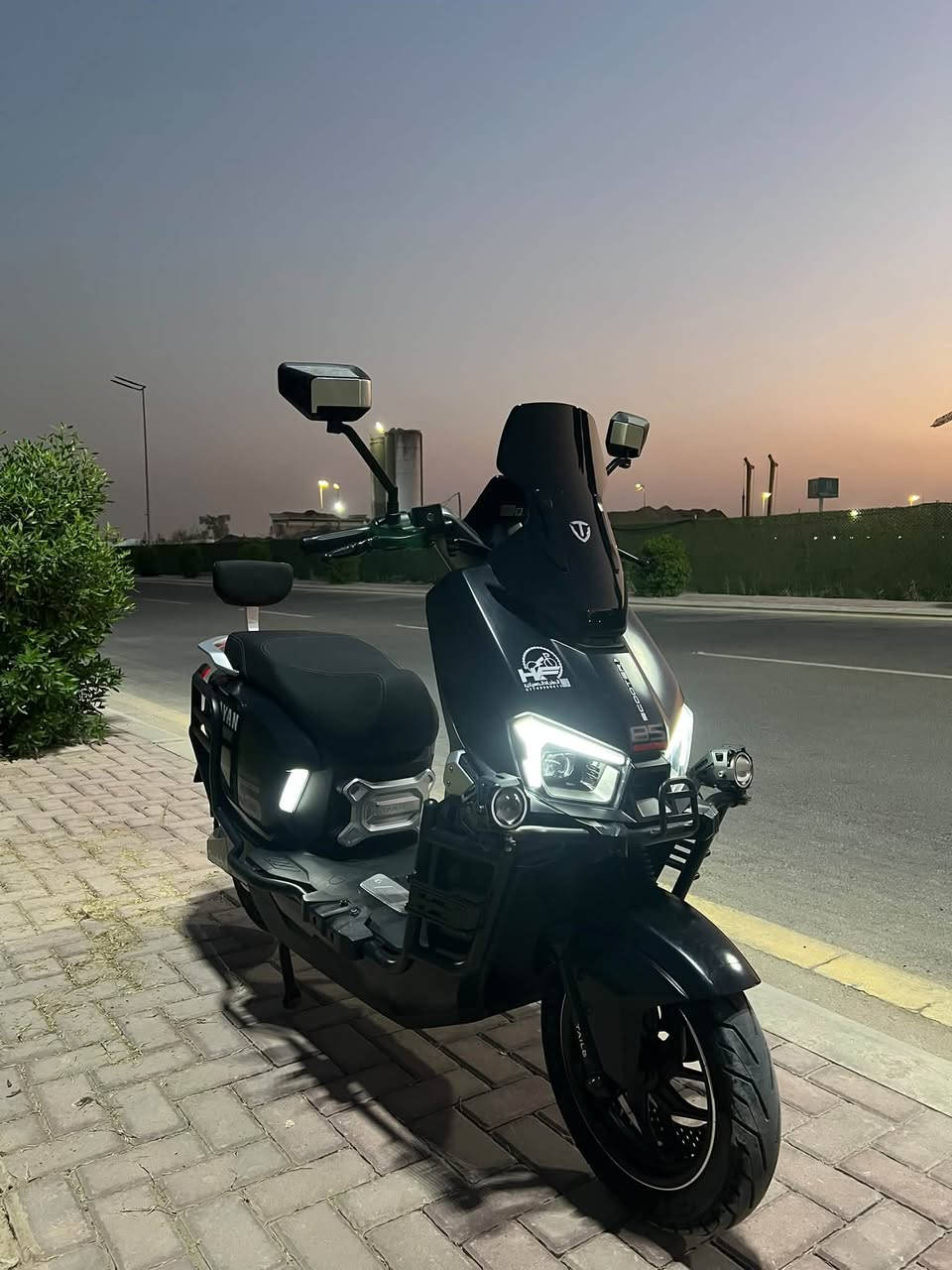 للبيع دراجة شحن نوع الصاعقة المدرعة من شركة الريان الدراجة استعمال شهر واحد فقط بعدهة زيرو
تجي 6 بطاريات مسطرة الكرافين
تجي بصمتين وسويجين بداخل البصمة وتحكم بالتلفون برنامج
نضام الـP ونضام الـR رجوع للخلف
اشاير يمنة ويسرة ودبل اشارة ومثبت سرعة ولايت عالي ناصي ورماش 
السعر💵:مليون و250
العنوان📍:ابو غريب الزيتون قرب مجمع البدور
هـ☎️:***********بي واتساب
