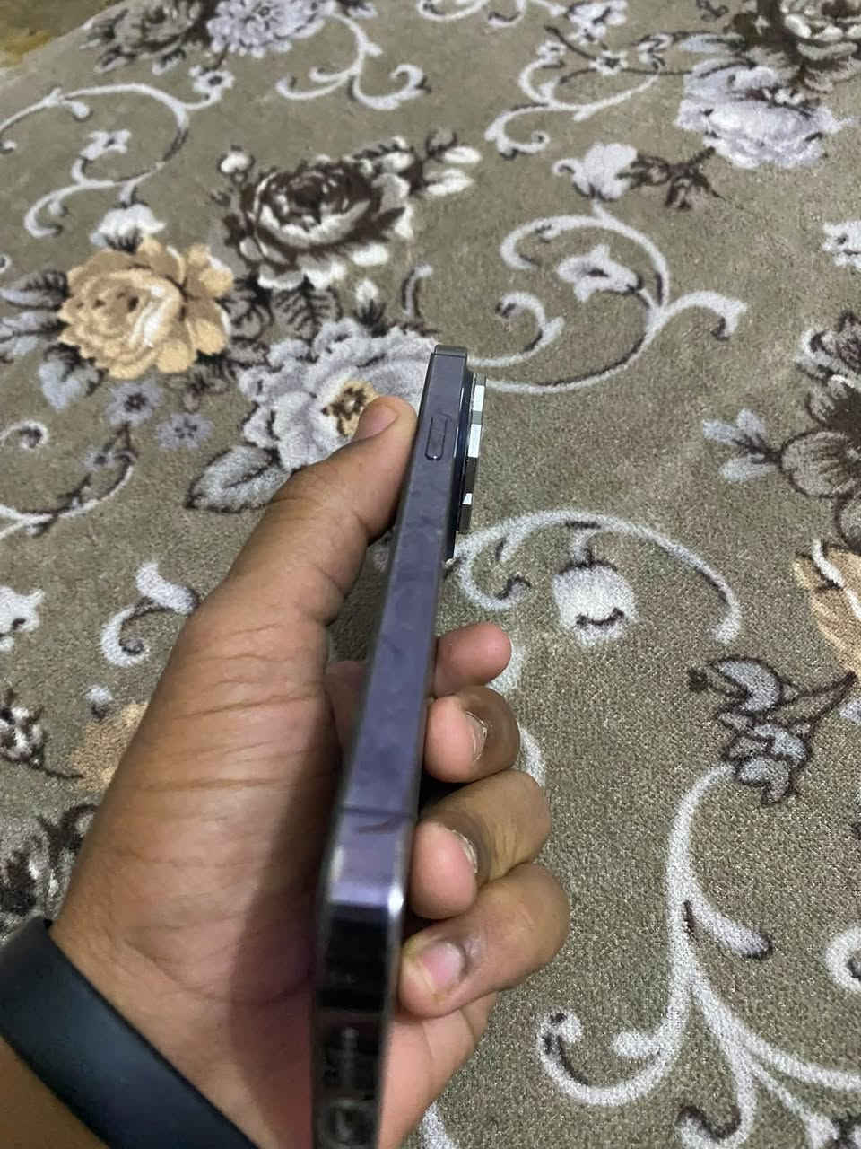 سلام عليكم ١٤ برو ماكس جهاز مكفول بطاريه ٨٣ جهاز نضيف وحلو السعر ٨٥٠ وبي مجال مكاني  الصويره ***********

