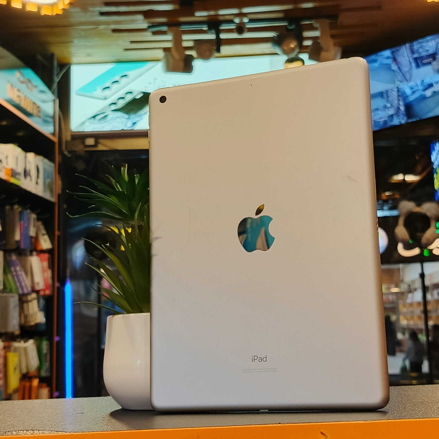 #متاح هاتف مستخدم بسعر 75 الف 👇

# ipad 7

الذاكرة  32 GB

الهاتف بي فطور بسيطة بشاشة ما ماثرة ابد شغال 100% 
دكمه لهوم متوقفة 👌

#السعر  75 الف فقط 

#العنوان _الانبار _قضاء هيت _ شارع حامي حميد _مجاور مجمع الملكة أو مقابل مكتبة الأقلام _ مركز الباشا 💥
#لتواصل معنا : 
واتساب / ***********
الانستا / albasha-mople
