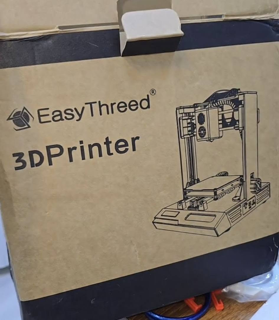 طابعة ثلاثية الأبعاد للمكتب من نوع EasyThreed K6
المواصفات الأساسية:حجم الطباعة: 100 × 100 × 100 ملم (تقريباً 4 × 4 × 4 بوصة).نوع الخيوط المتوافقة: تدعم خيوط من نوع PLA وTPU بقطر 1.75 ملم.التحكم والتشغيل: تحتوي على شاشة لمس ملونة ومنصة طباعة مغناطيسية قابلة للإزالة، وتعمل بهدوء مع إمكانية الطباعة عبر بطاقة الذاكرة الصغيرة (TF Card).
السعر 100 الف 
*********** 
متوفر توصيل لجميع المحافظات
