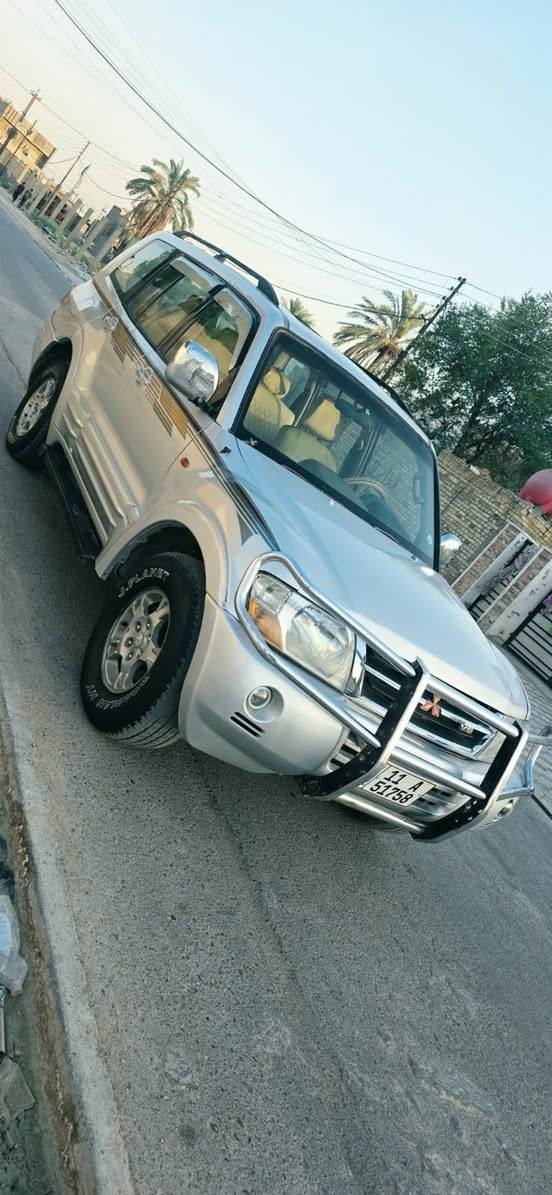 السلام عليكم 
بايجيرو موديل 2002 
مواصفات واخلفي 
شاشه اندرويد  كامره خلفيه 
  كشنات كهرباء
تبريد 3قطع شغل
سياره خير من الله 
بيه صبغ حزام جانت جارده عل البلاد
كير محرك  بلادي  خير من الله صدر جديد 
 سياره ناعمه واحله من الصور 
السعر65 سياره جاهزه   
مكان السياره بغداد  مدينه الصدر
للاستفسار على الارقام التاليه 
 *********** بغداد, العراق
