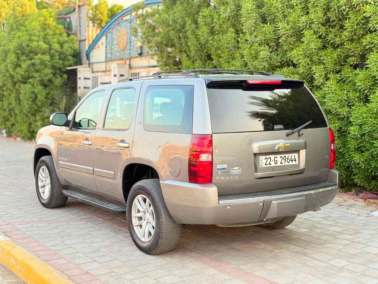 اسلام عليكم
شوفرليت تاهو 2008 LTZ وارد خليجي
صبغ چاملغ خلفي فقط 
رقم اربيل الدولي باسمي تريد تحويل تريد وكالة 
سيارة بعدها بحالة الوكالة كلش جديدة
حتى بلاستك بلادي غرفة بلاديه
مكينة 5300
مكينة كير ممتازات 
حداديه ممتازه 

المواصفات :-
تشغيل سكيورتي
تشغيل عن بعد
غرفه  جلد اسود كهرباء
سبعة راكب
ترحيب
ويل حجم ٢٠ مال ltz
تحكمات ستيرن 
وتدفئة ستيرن 
سكليتر + بريك تحكم كهرباء
حساس اصل
كامره خلفيه
وجة زنون اصلي
شاشه كار بلي
والخ من المواصفات المعروفة ………
السعر : 165 وبيها مجال قليل 
العنوان : بغداد المشتل 
الرقم للأستفسار : ‬ ***********
