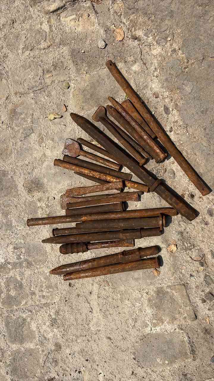 السلام عليكم سباين وعده للبيع
العدد 240قطعه 
سباين لقم يدات النكيات جواكيج قارصات ويل سباين مشكل كلشي للبيع العنوان بغداد الجديدة رقم ***********

