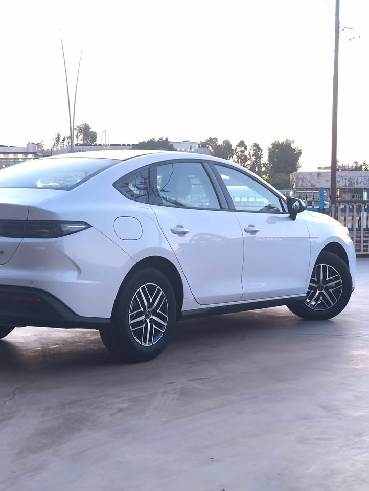 للبيع BYD سيل 5 
ويل كروم 
رقم بغداد مميز  Q  79090 
بعدهي بحالة الوكالة
 ماشية المجموع الف و300 كيلو 
السيارة بأسمي تحويل ثاني يوم 
بيها سونار من المندلاوي ￼
مكان السيارة بغداد الشعب
السعر 21 مليون وبيها مجال حگ الجية 
الاتصال ***********
