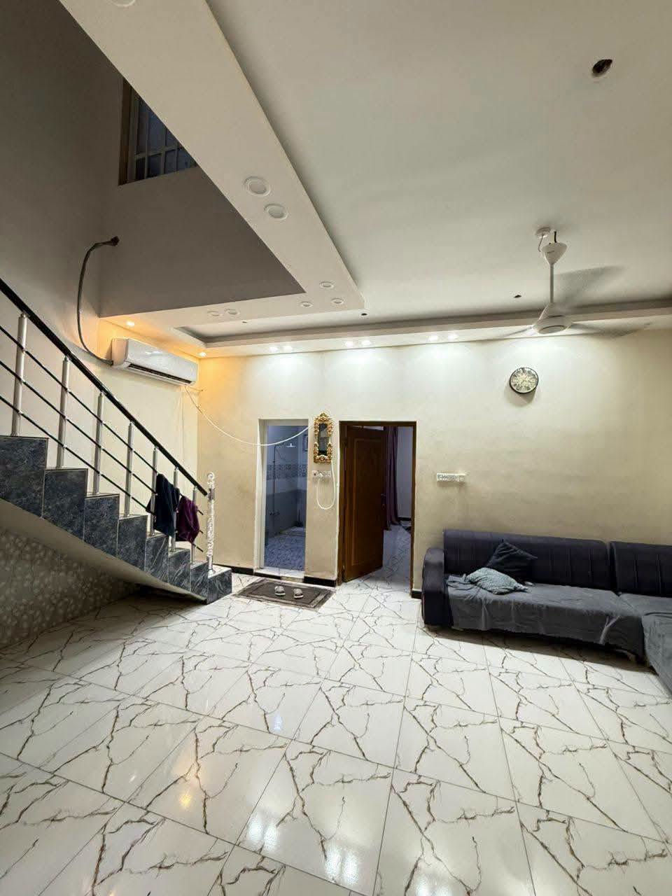 #دار_سكن_للبيع_حي_الحكم
 #مطلوب_عقاري  53 مليون 

 #المساحة 125 متر شارع ١٥ طابقين بناء 2020
 #التفاصيل 
 #ط١/ غرفة نوم واستقبال وصالة ومطبخ وصحيات 
          داخلية وخارجية وطارمة 
 #ط٢/٢غرفة وصالة 

 #القسط_الشهري  300 الف

 #لطفآ لمعرفة السعر فقط اكتب ياالله 

 #حاب_تعرض_عقارك_كل_ماعليك_مراسلتنا_عالخاص

 #مكتبنا_النخيل_للعقارات
 #الكائن بالسماوة حي العسكري قبل نهاية السايدين 
             مقابل كراج مبيت السيارات 

       ***********       ***********
=======_______=======_______=======
