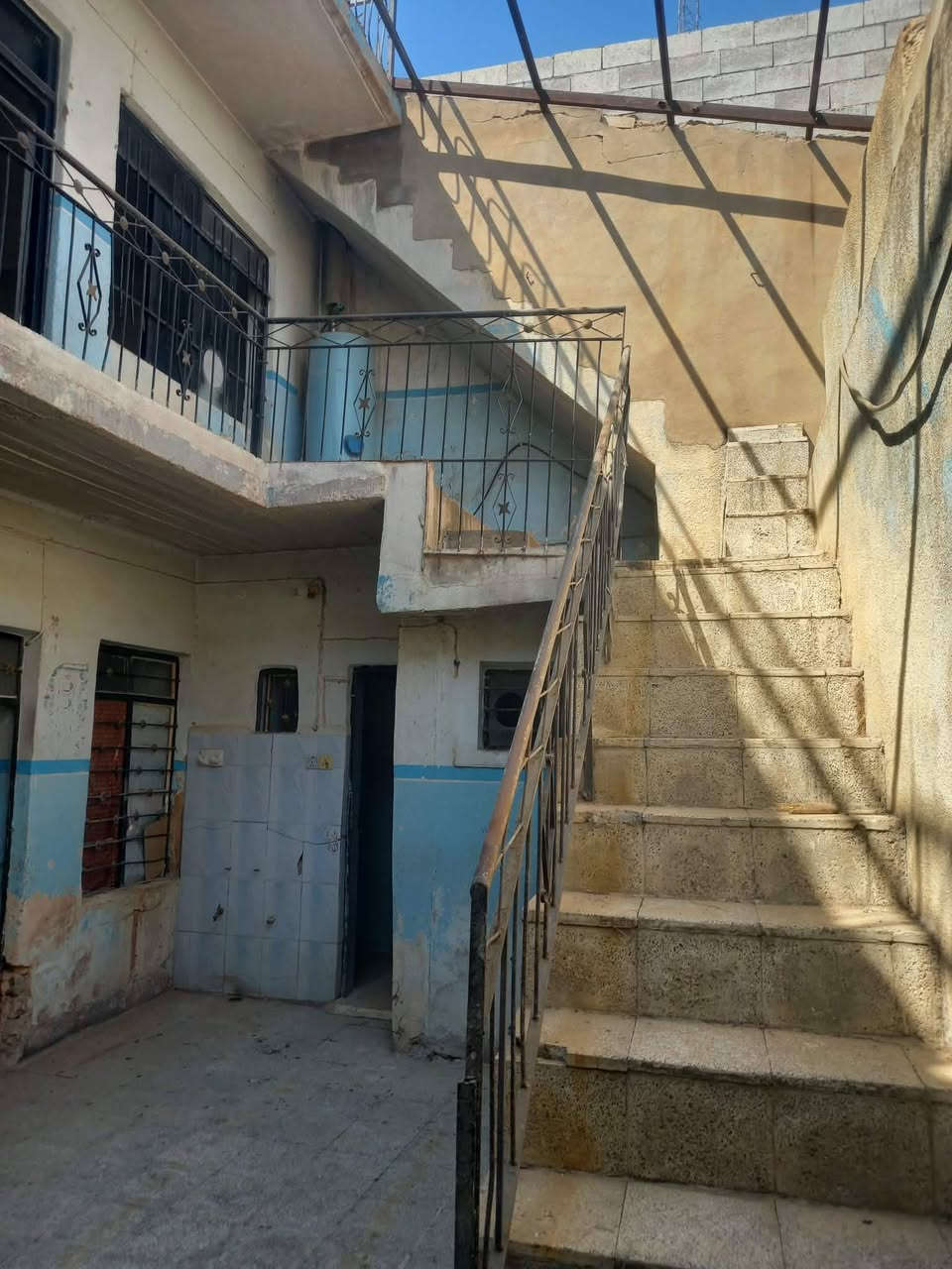 دار سكني مساحه ١٠٤ متر شرقي ٤ غرف نوم واستقبال وحوش حي الصحه الأولي الجانب الأيمن التسليم والتحويل فوري للاستفسار عقارات البيت. الرصين ***********/ ***********
