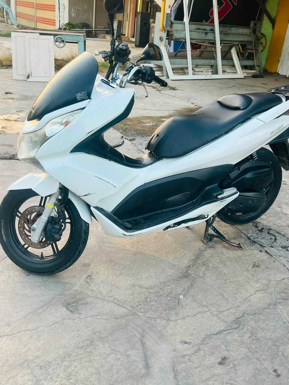 السلا عليكم pcx جيل الاول الدراجة بلاديه ياباني Jf حساس زدحام حساس استان كهربائيات شغال جيب فيتر وفحص السعرمليون و200. بيه مجال ***********

