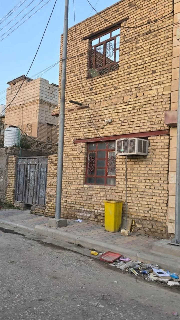 الموقع المنصورية قريب على جامع شيخ عبدالزهرة
المساحة ١٥٠ متر و البناء قديم
العقار بأسم شخص واحد و مداور ثاني يوم
للاستفسار هذا رقم ***********
