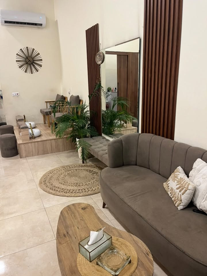 سبا نسائي متكامل للبيع  في زيونه شارع الربيعي مع بيج ورقم تلفون وزبائن "يعني جاهز"
- يحتوي على ميزين اكرلك مع كافه المستلزمات 
-كرسيين بديكير مع كافه المستلزمات 
-سديه لتنظيف البشره والرموش والحف مع كافه المستلزمات 
- ثلاجه وكاونتر ومغسله 
-ميز رسبشن
-نص تخم قنفات مع طاوله وسط (رسبشن)
-مرايه كبيره تنفع تكون مكان للشعر (شسوار)
-كافه المستلزمات من اصباغ اضافر وجل وادوات تنظيف للبشره وكافه مستلزمات الرموش متوفرة

☎️ للتواصل او الاستفسار: ***********

نص مكتوب في الصور:
- Ready for... Olivia Nail Spa 233 posts 3,174 followers 0 following Nail & Lash Studio تركيب أظافر | رموش | عناية 📍زيونة - فرع الامير مول-عمارة الغيث جم للنساء الطابق الارضي ☎️: *********** 33.32445° N, 44.45034° E, Baghdad, Iraq + Add banners Your dashboard ↗ 51.2K views in the last 30 days. Edit profile Share profile Contact New Review 🥰 👣بديكير كفرنك +جلش جل اكستنشن... 873K الفرق بين: نظافتي vs نظافة شغلي 😎 80.3K علمود هاي الايد ❤️ 234K كلتلها لحميتج تعبانة...