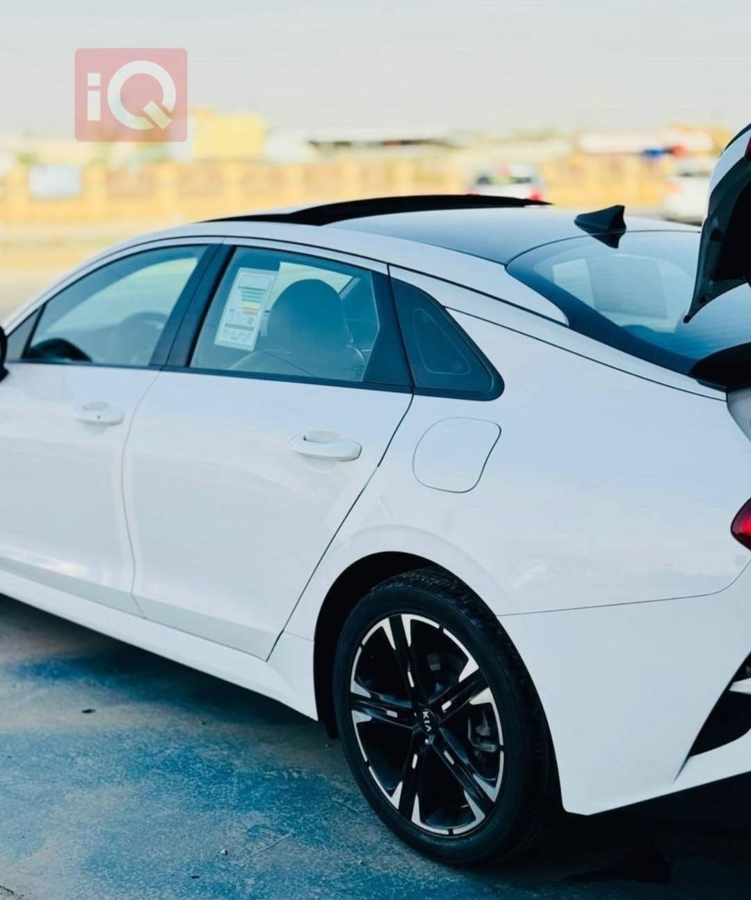 🚗 للبيع
كيا K5 موديل 2021 (أمريكي )
الفئه جيتي لاين فول مواصفات 

للبيع فقط
 كفالة عامة
✔️ ممشى: 75 ميل فقط
✔️ نظافة عالية جداً (قطره معجون مابيه فقط هلال جاملغ امامي مصبوغ )
⚙️ المحرك:
✔️ 4 سلندر
✔️ سعة 1600 تيربو 🛬 
✔️ أداء قوي + صرفية مناسبة
✔️ كير أوتوماتيك
✔️ سقف بانوراما
✔️ بصمة أبواب + تشغيل بصمة
✔️ مقاعد جلد كهرباء
✔️ شاشة كبيرة متصلة
✔️ كاميرا خلفية
✔️ حساسات أمامية وخلفية
✔️ لايت زينون + LED خلفي
✔️ هندبريك بصمة

 شاشة
✔️ Apple CarPlay + Android Auto
✔️ تحكم ستيرن متعدد الوظائف
✔️ مثبت سرعة
✔️ نظام Eco / Sport
✔️ مكيف أوتوماتيك
✔️ مرايا كهرباء مع طي
✔️ شحن USB
✔️ نظام ABS
✔️ مانع انزلاق
✔️ وسائد هوائية
✔️ نظام المحافظة على المسار
✔️ تحذير النقطة العمياء

بسعر مناسب كلش
178

للتفاصيل اكثر الاتصال
***********

نص مكتوب في الصور:
- iQ
- ٧:٣٢ ٤٩٪ iQ BidCars
- ٧:٣١ ٤٩٪ BidCars iQ