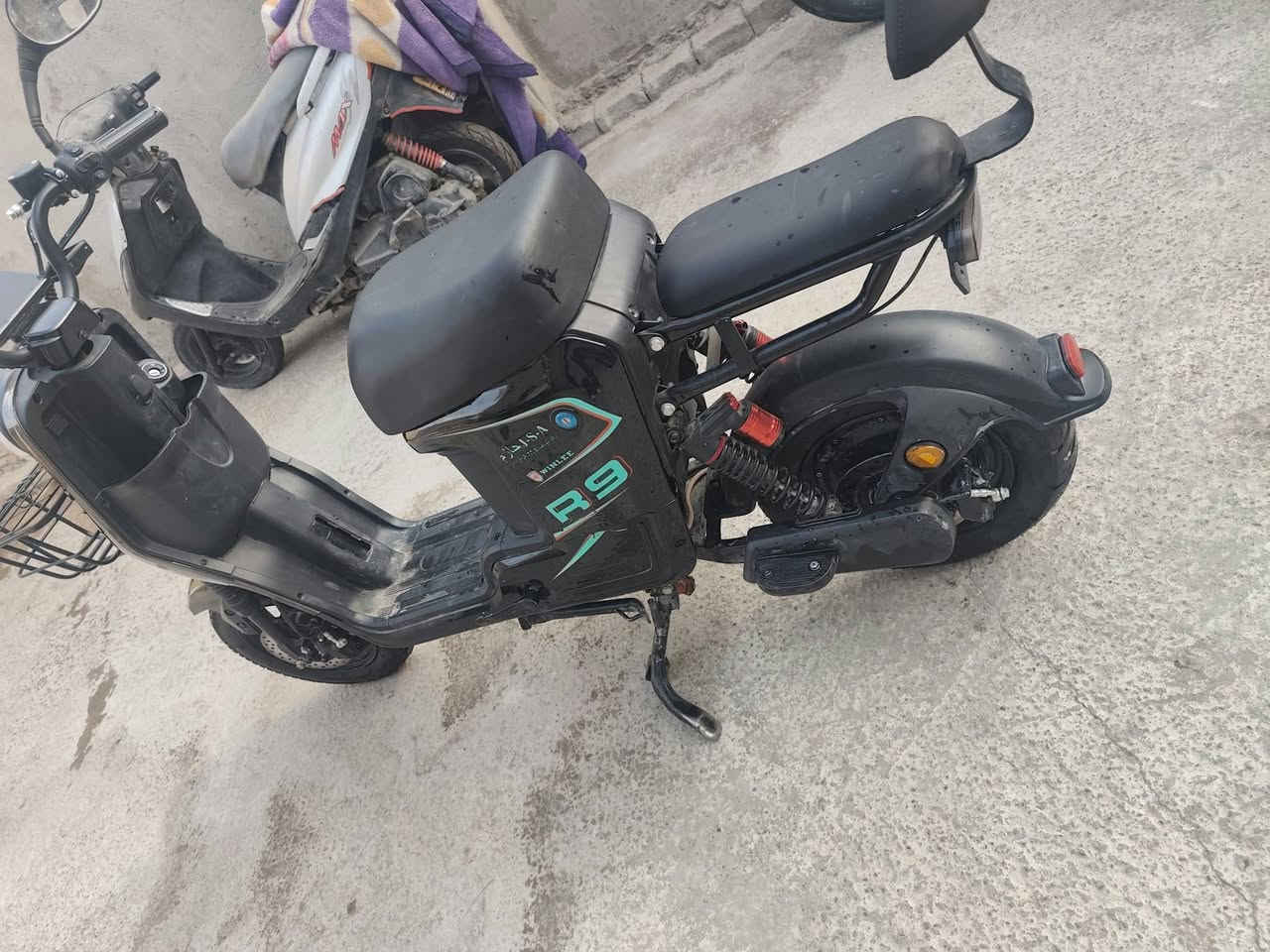 سلام عليكم للبيع دراجة شحن R9 خمس بطاريات وحدة منفوخة درجة جديدة كلشي شغال شاير كهربايات كلوب عالي ناصي نظام R نظام P بك لايت سعر 300بيهة مجال  ***********8 بغداد بوب الشام فقط مازنجر

