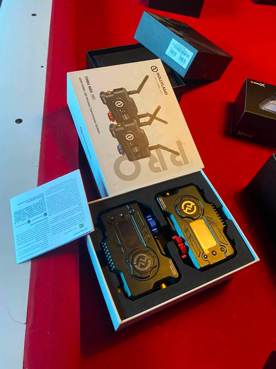 معدات للبيع للتواصل عبر الواتساب : ***********

 APUTURE STORM 1200x Cine 
اضاءة ابچر  سعرة 3 ملايين و200

NANLITE FORZA 720B BICOLOR LED SPOT
LIGHT اضاءة لنلايت  720 فورزة
سعره مليون و500

Godox light RGB 300 
لايت مستمر كودوكس 300
سعرة 600 الف

كت تيوبات قطعتين حجمهم 240cm
سعرهن مليون و250

Hollyland ترازميتر مرسل صورة
سعره 500 الف

Jiepal slider
سلايدر كاميرا
سعرة 900 الف

TiPod hit BV -4
سعرة 350 الف

بتر فلاي 4 متر ويا ستاندات ثنين 
550 الف
