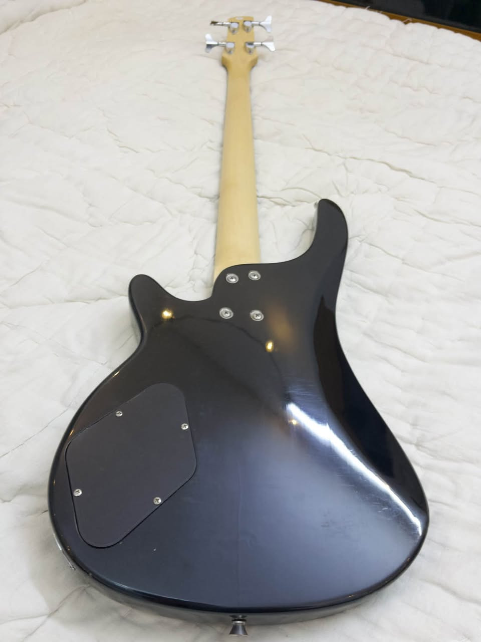 (Bass guitar)
بيس كيتار IRIN نظافه 90% البيس يشتغل بدون اي مشاكل اذا تريد تواصل وياي و اصورلكياه
 السعر (90) قفل🔒
عنواني الاعظميه راغبة خاتون رقمي : ***********

