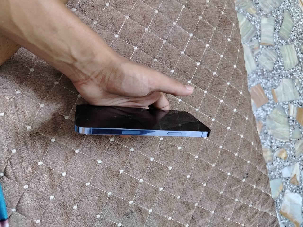 سلام عليكم 13برو ماكس للبيع 275
يرداله تبديل شاشه حالين شاشته شغاله مثل ماوضح بصوره
الجهاز مبدل بي فقط بطاريه وكامره ثنيهن اصليه مال الجهاز ثاني بس من وكع مني ماعرف شنو صار فقط نكسرت شاشه وبرنامج كامره مدور كامره مكاني نجف ***********
